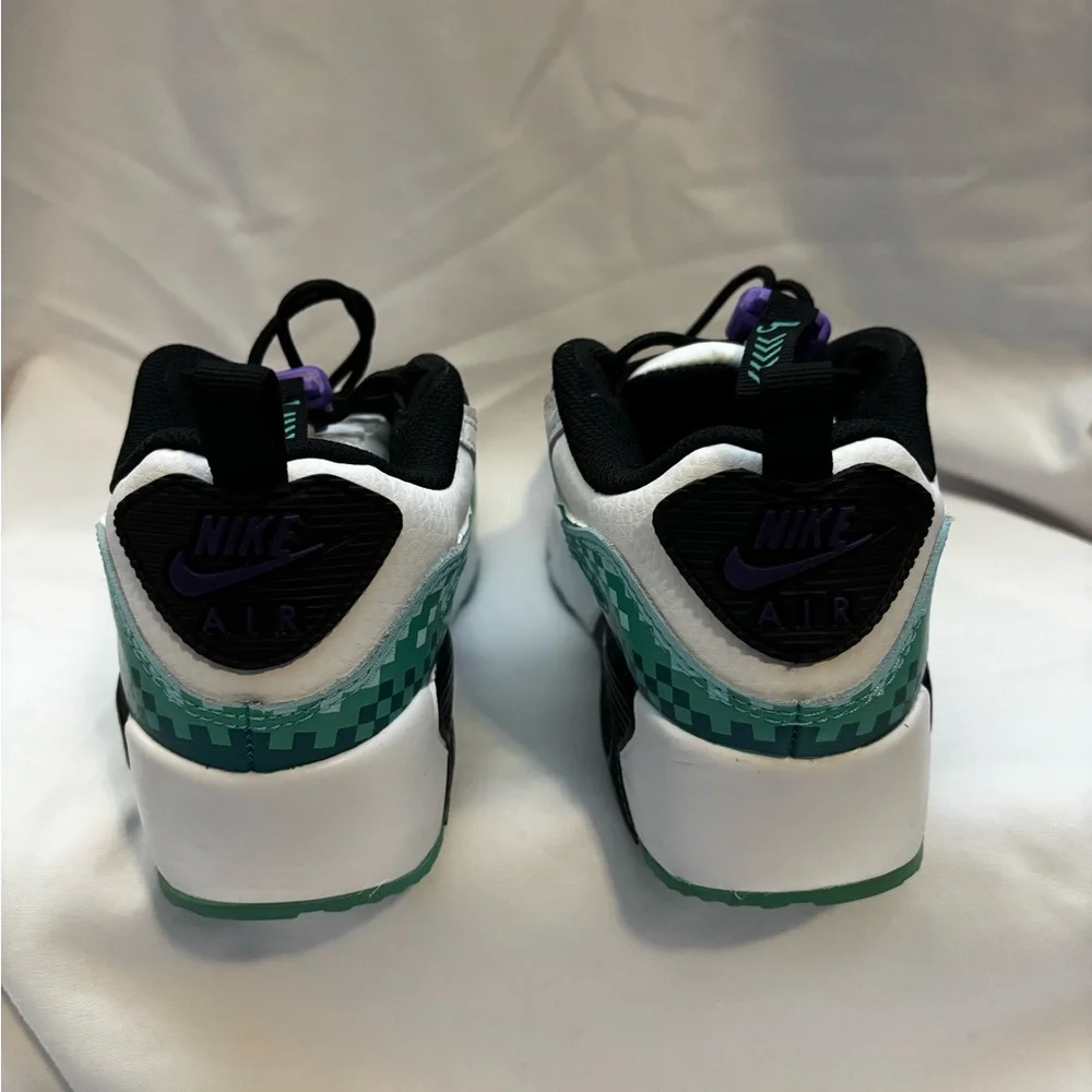 Nike Air Max 90 Toggle SE Sneaker - Picture 8 of 9